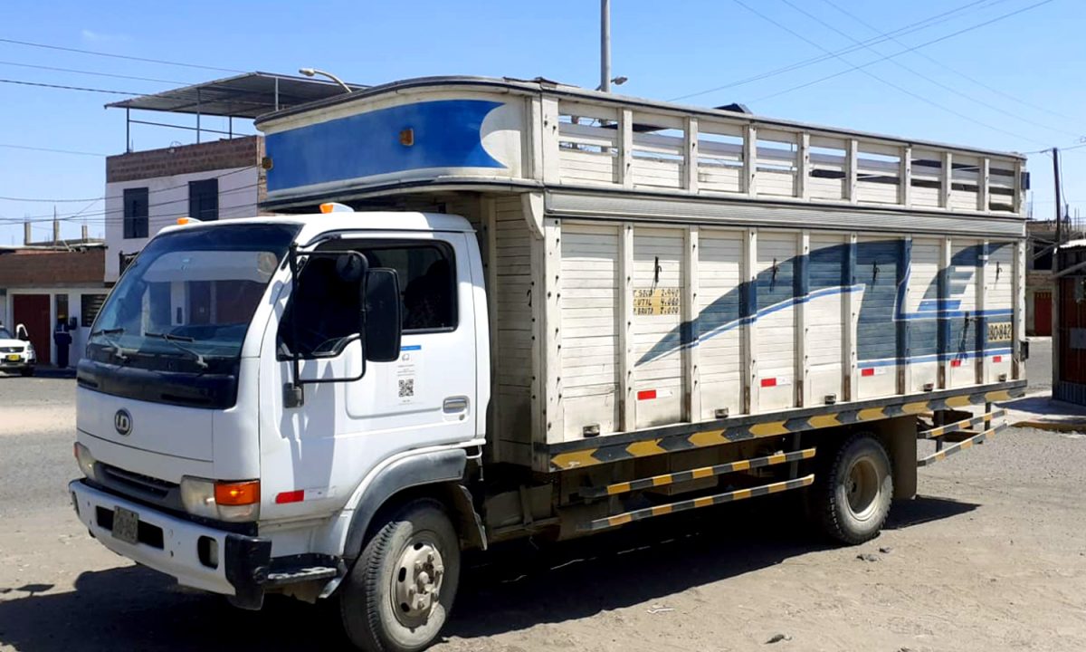 CAMION-NISSAN-DIESSEL-CONDOR-5