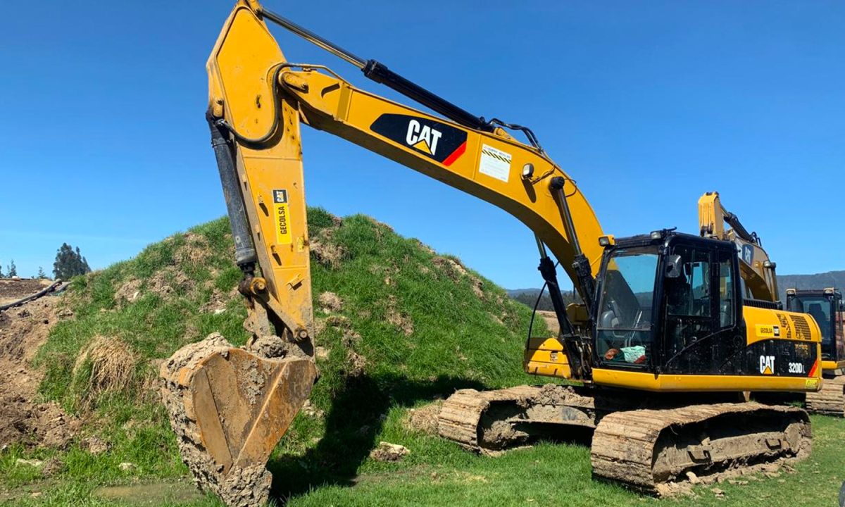 EXCAVADORA-(ORUGA)-CATERPILLAR-320DL