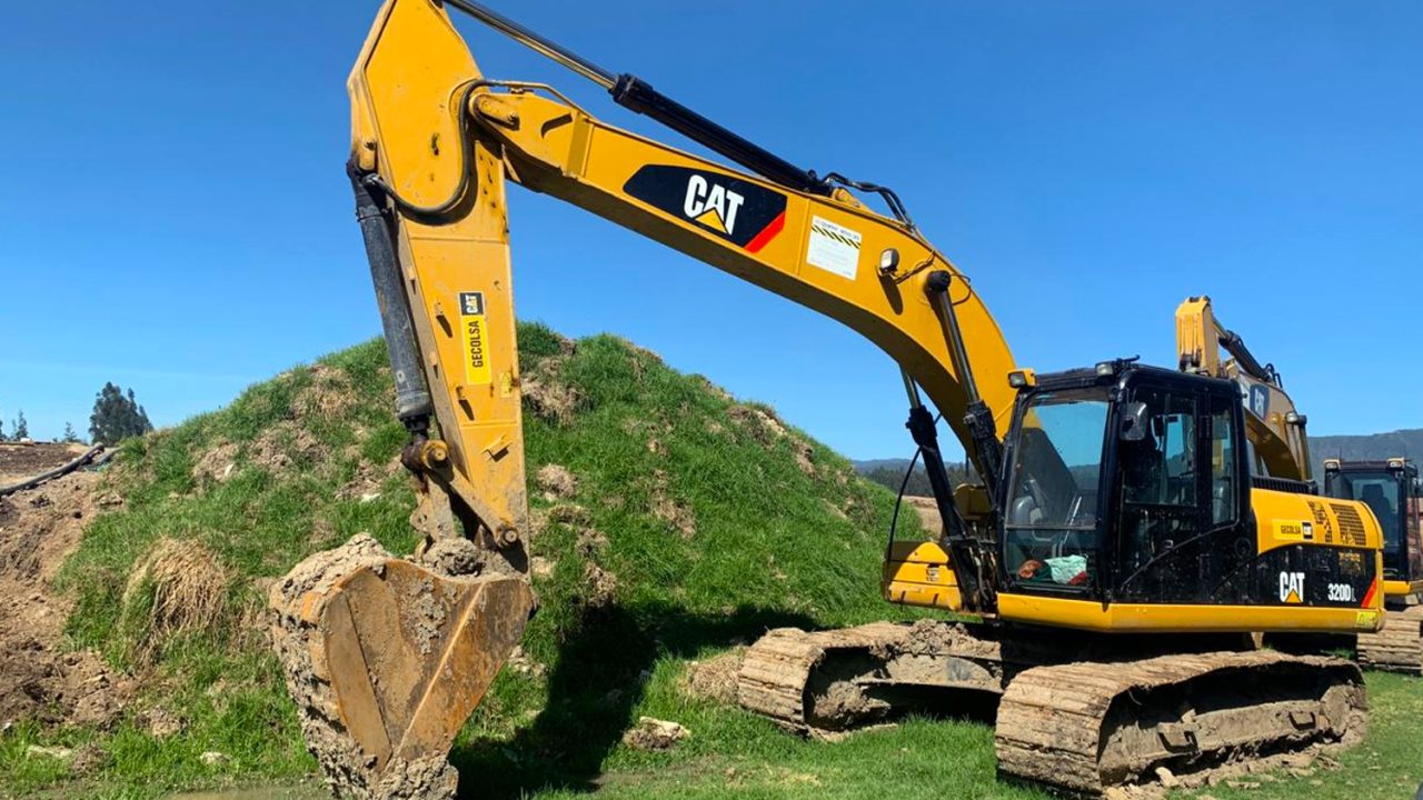EXCAVADORA-(ORUGA)-CATERPILLAR-320DL