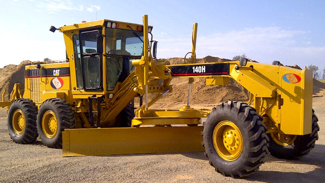 MOTONIVELADORA-CATERPILLAR-140H-XZH01458